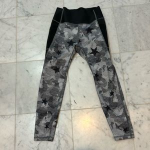 Gap fit Sculpt Revolution Camo Leggings